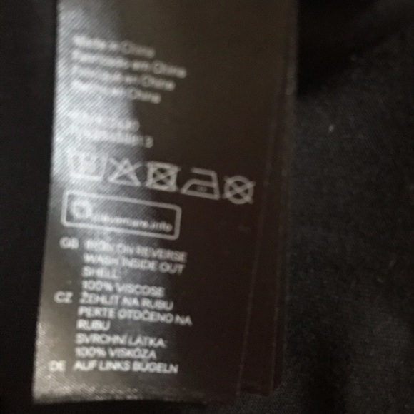 3 FOR $20 H&M women’s pineapple top - Picture 4 of 4